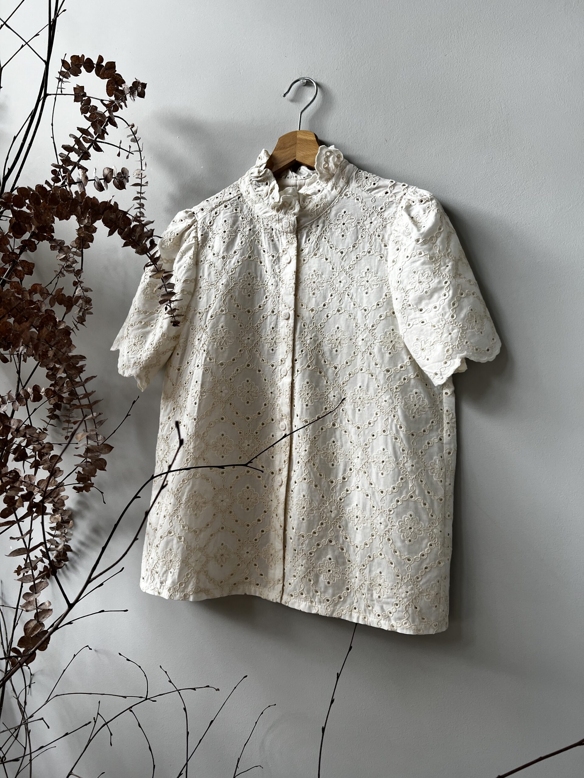 Camisa bordada crema