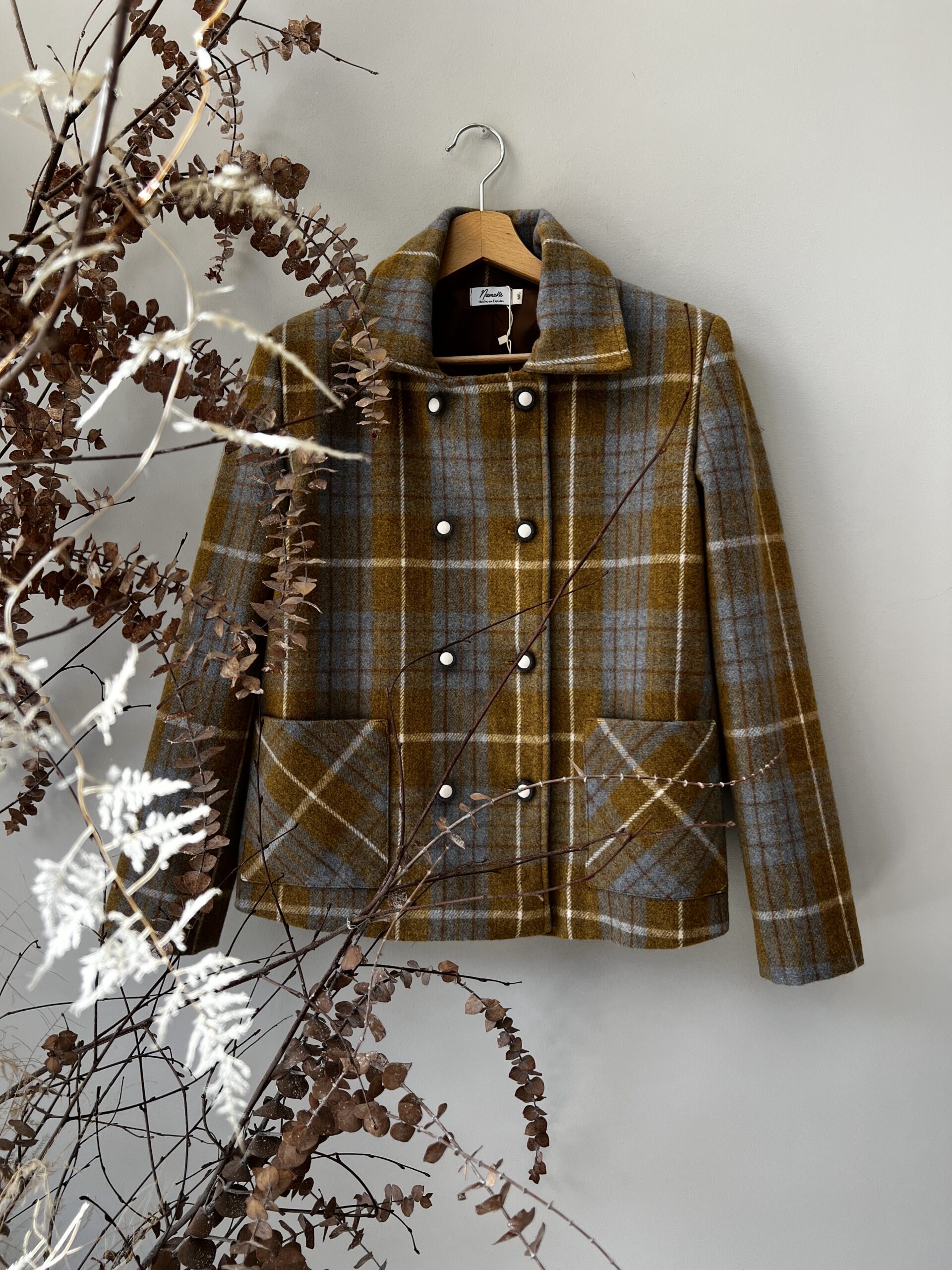 Chaqueta pliegue espalda cuadros lima