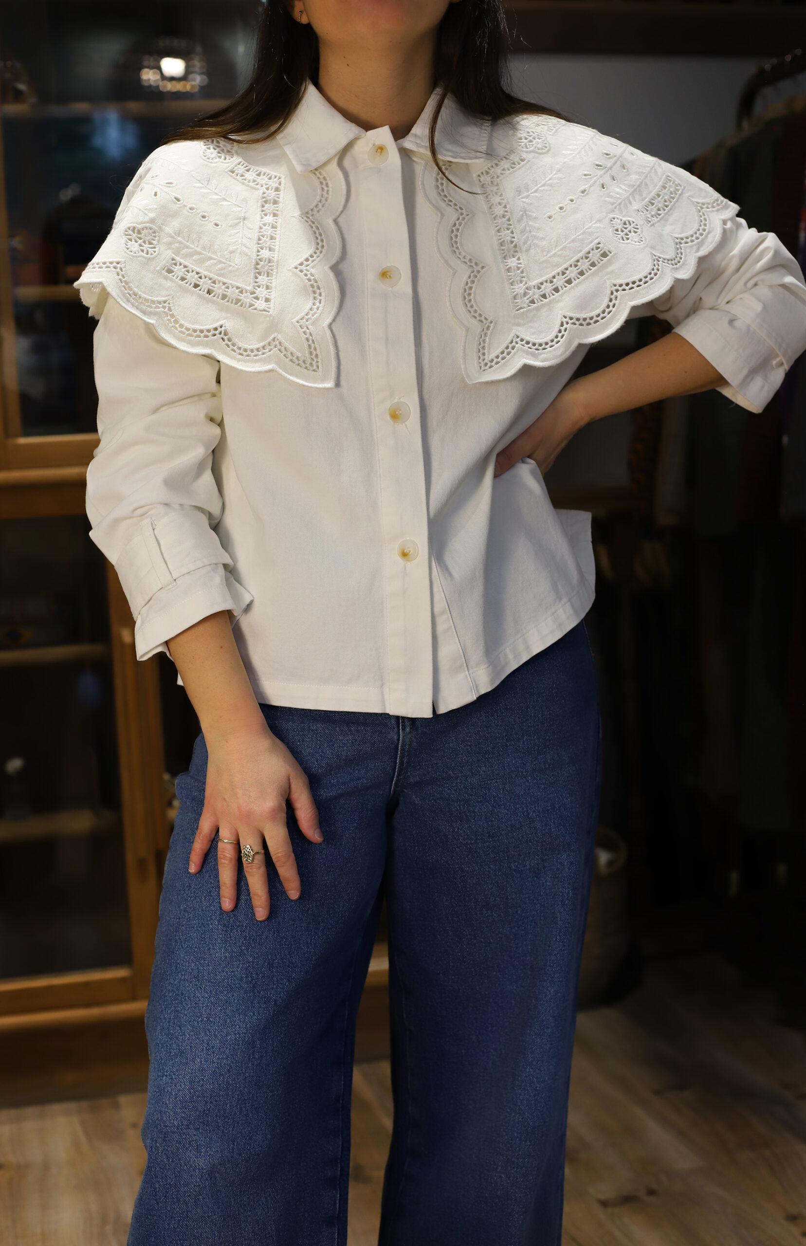 Chaqueta cuello troquelado