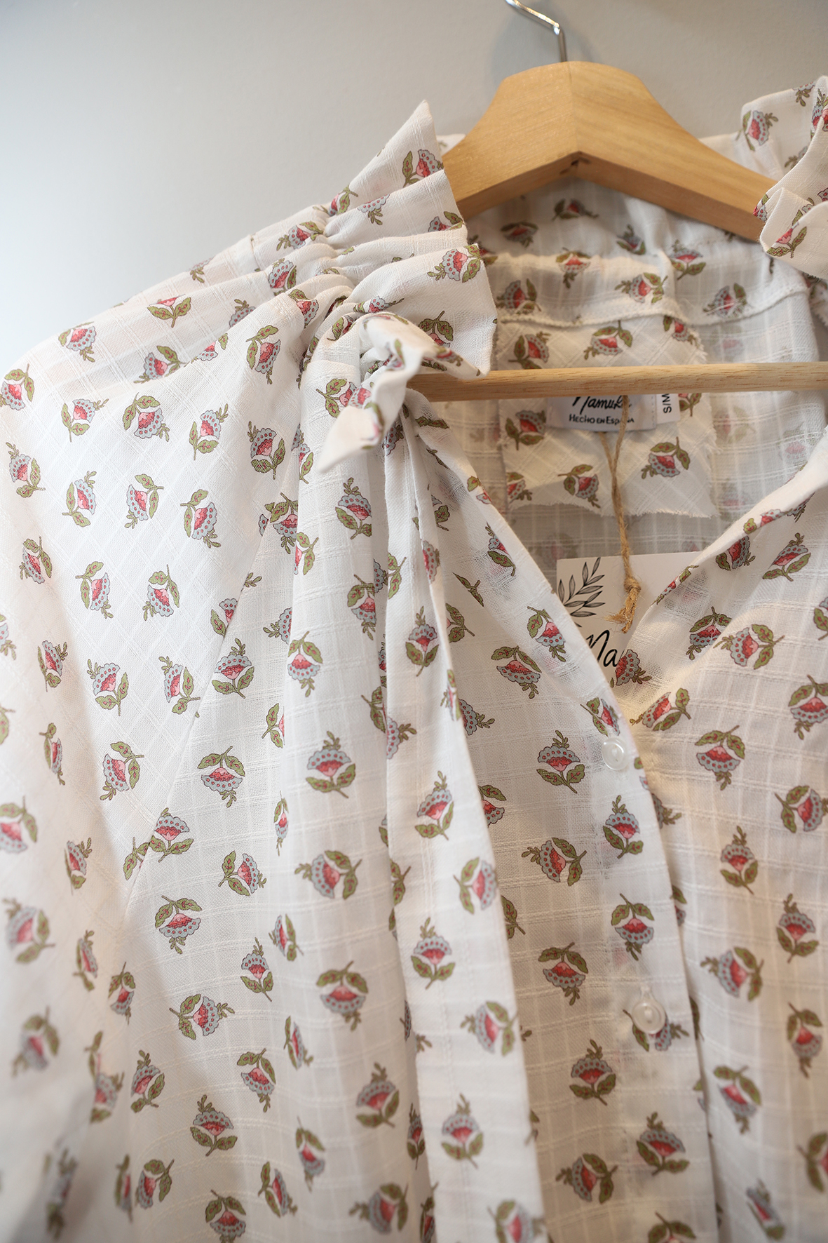 Blusa con Lazo Aire botánico - Imagen 2